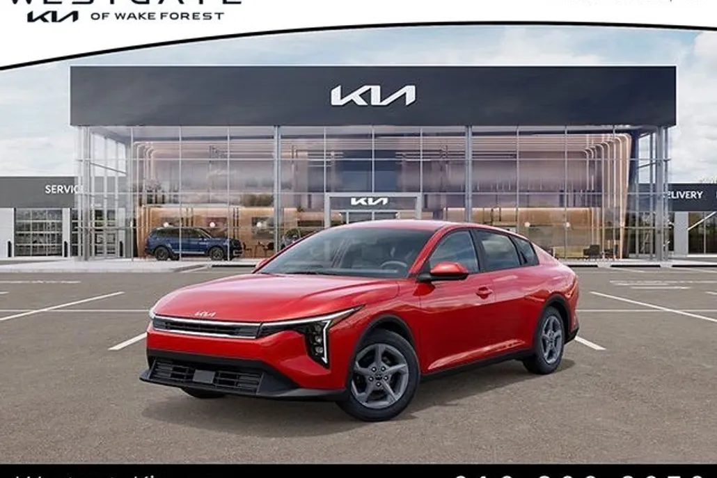 2025 Kia K4 LXS photo 1