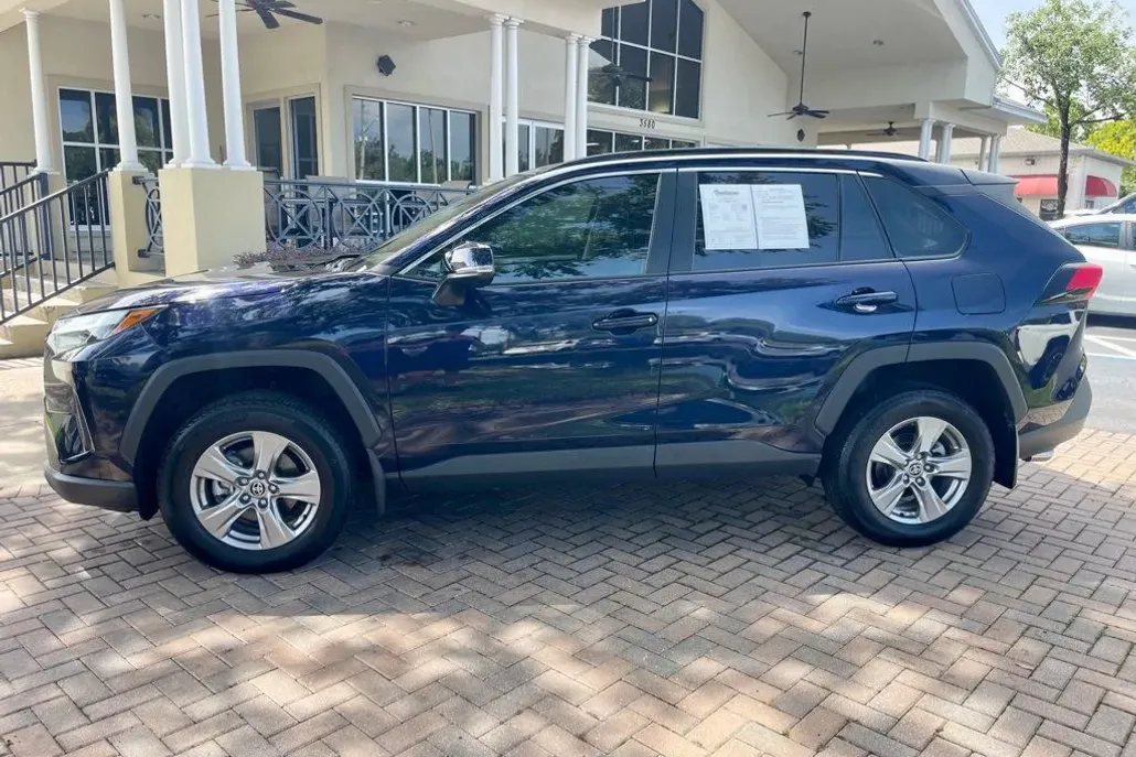 2024 Toyota RAV4 XLE photo 1
