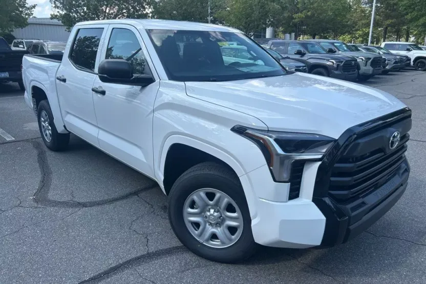 2026 Toyota Tundra SR CrewMax photo 1