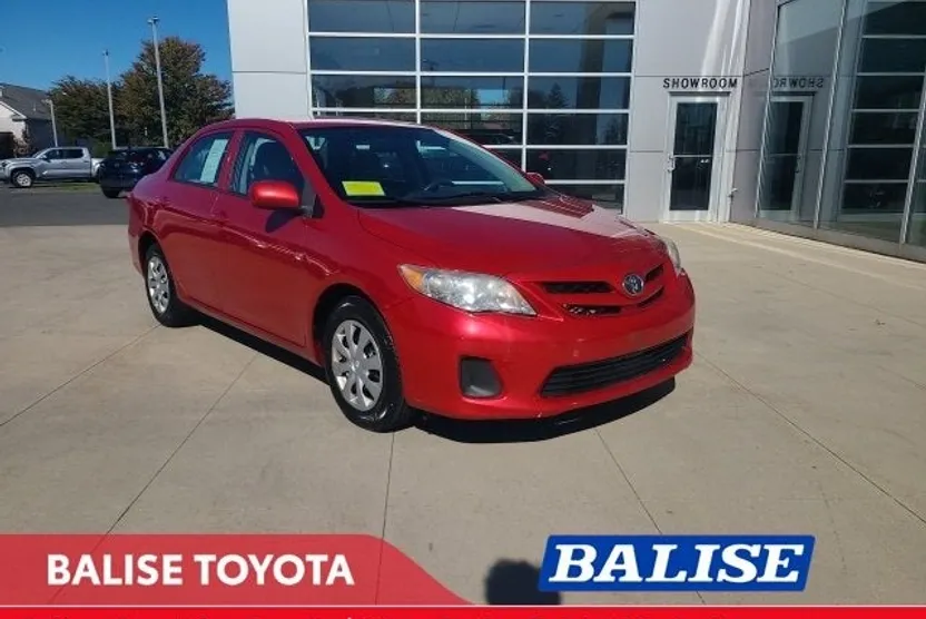 2013 Toyota Corolla LE photo 1