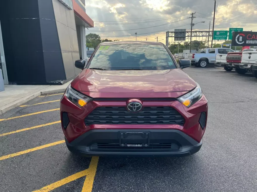 2023 Toyota RAV4 LE photo 1