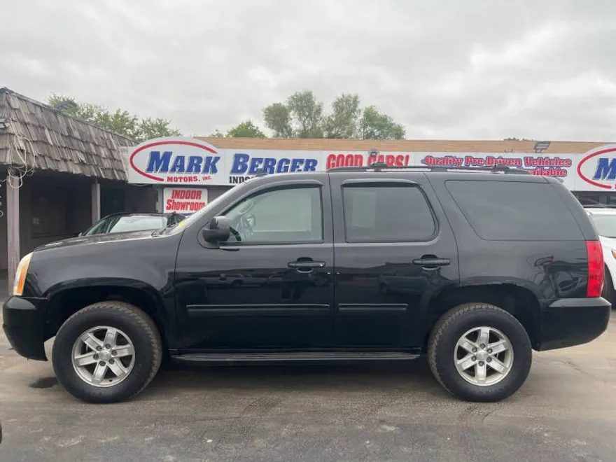 2010 Gmc Yukon SLE photo 1