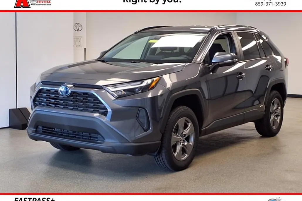 2024 Toyota RAV4 Hybrid XLE photo 1