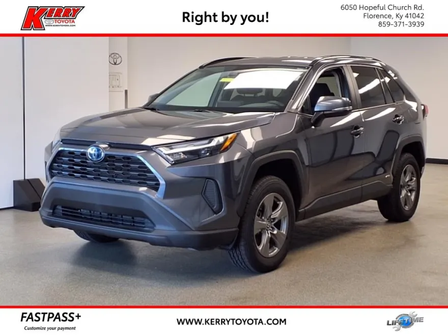 2024 Toyota RAV4 Hybrid XLE photo 1