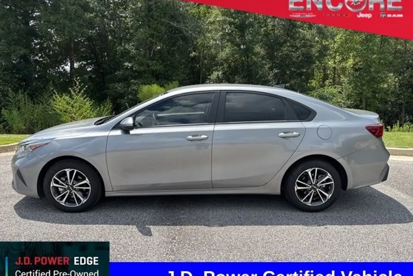 2024 Kia Forte LXS photo 1
