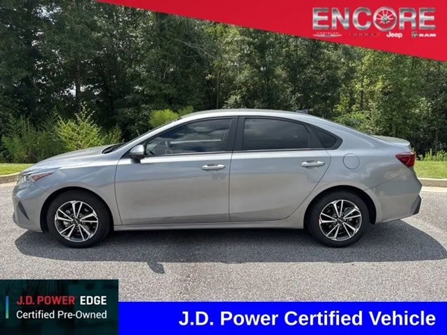 2024 Kia Forte LXS photo 1