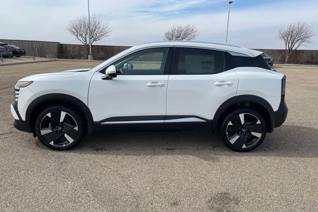 2025 Nissan Kicks SR photo 1