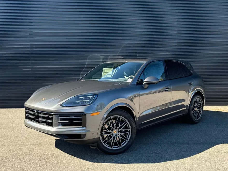 2025 Porsche Cayenne photo 1