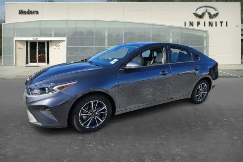 2023 Kia Forte LXS photo 1