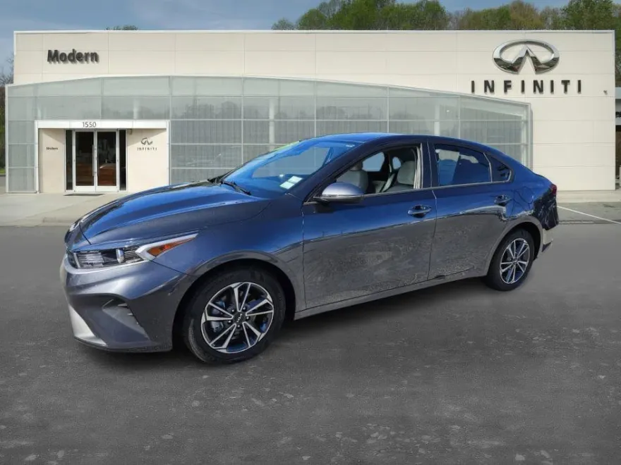 2023 Kia Forte LXS photo 1