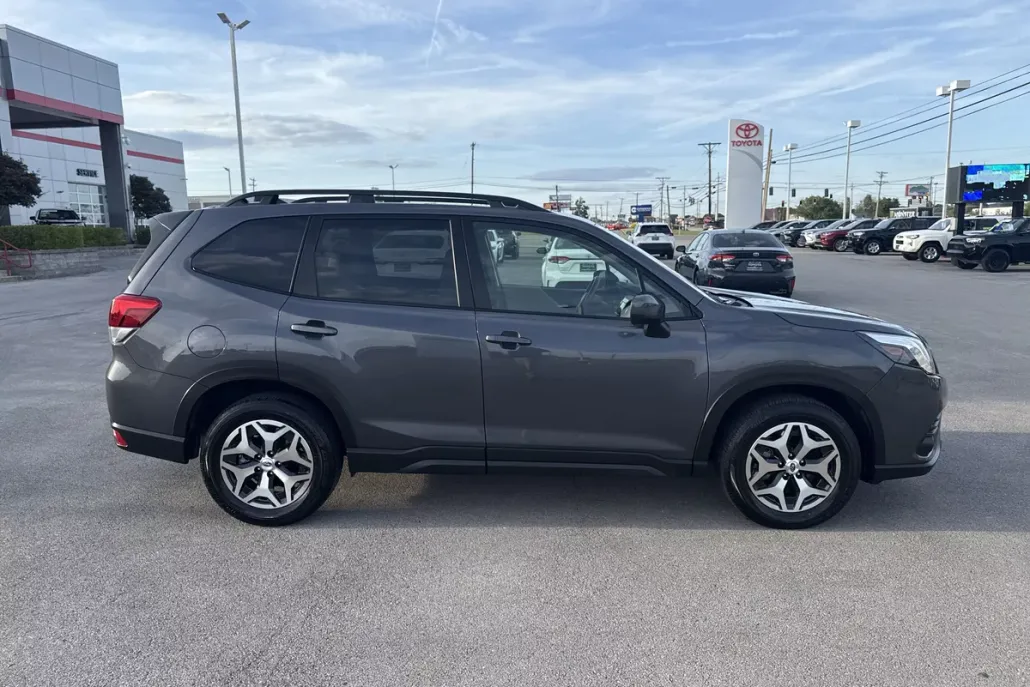 2024 Subaru Forester Premium Base photo 1