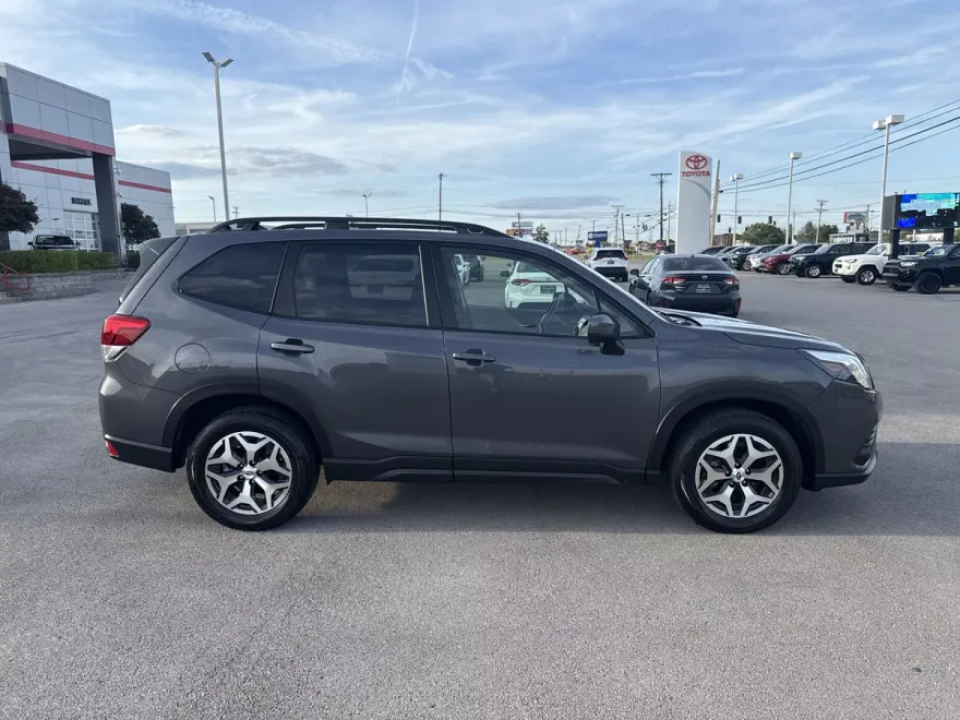2024 Subaru Forester Premium Base photo 1