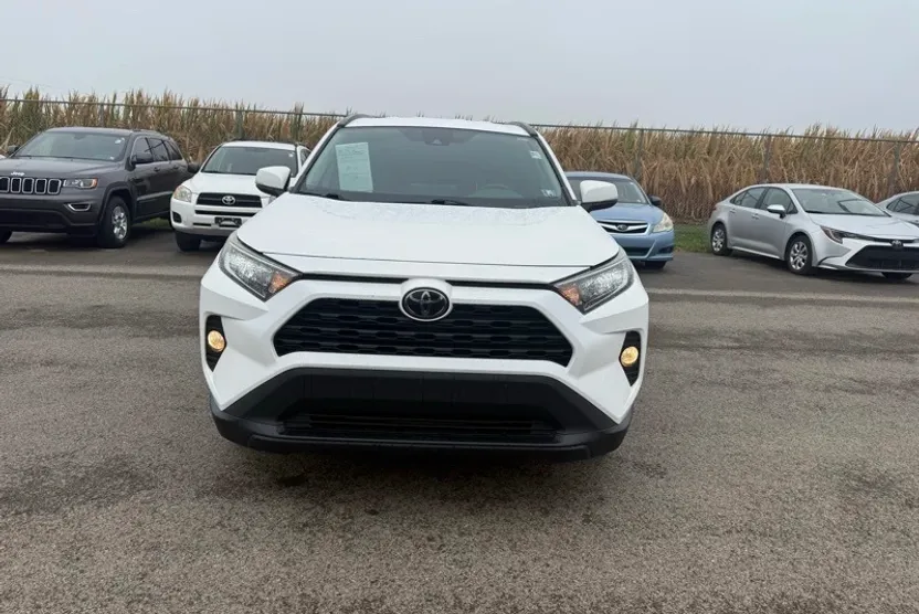 2021 Toyota RAV4 XLE photo 1