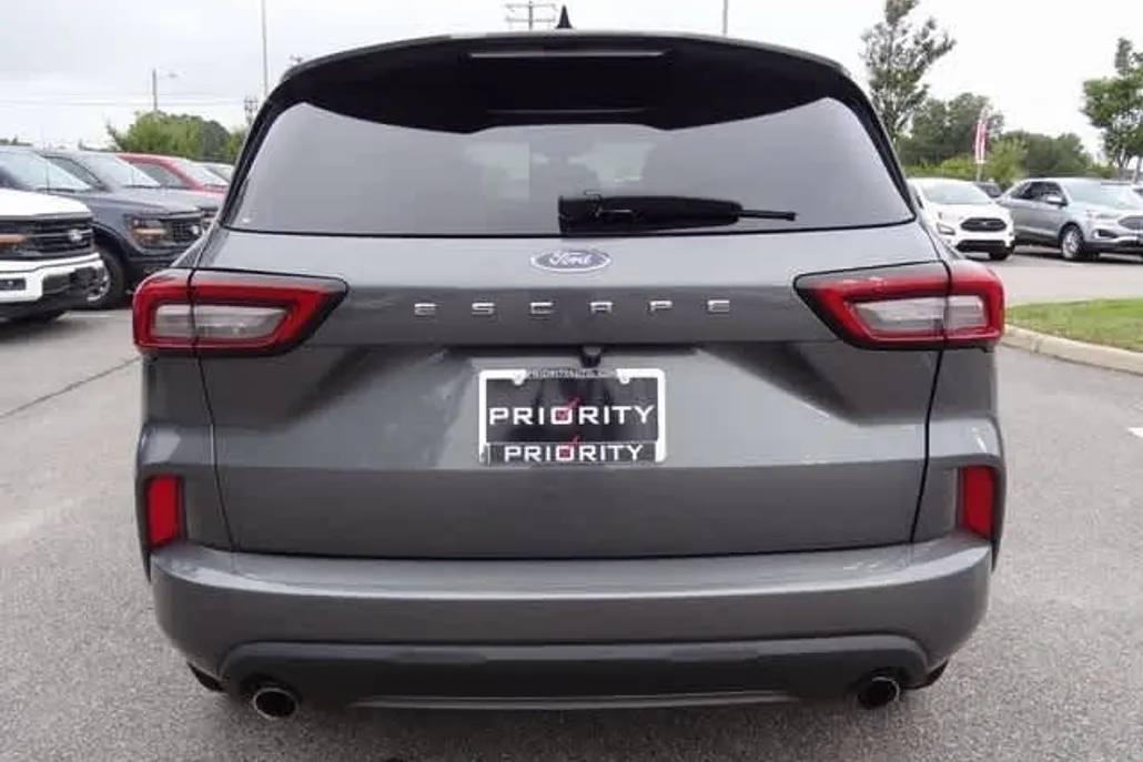 2023 Ford Escape ST-Line photo 1