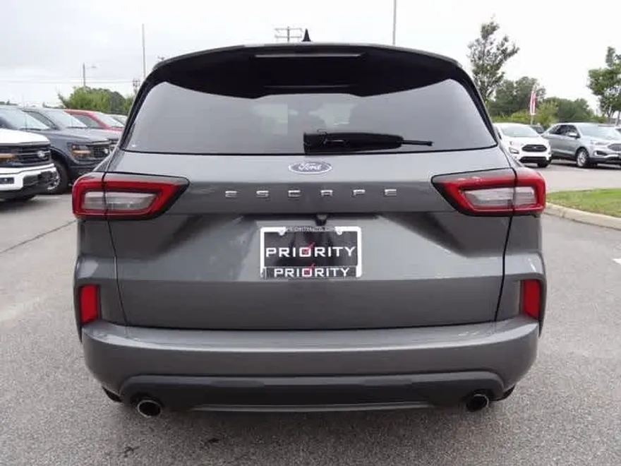 2023 Ford Escape ST-Line photo 1