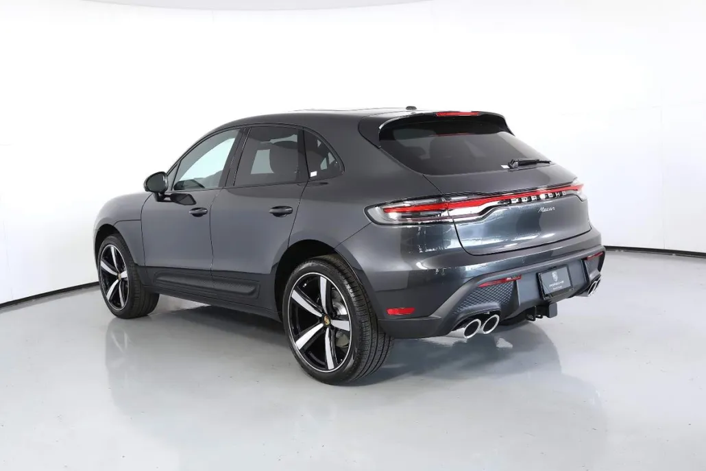 2025 Porsche Macan T photo 1