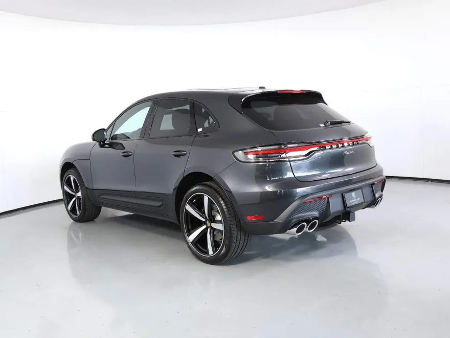 2025 Porsche Macan T photo 1
