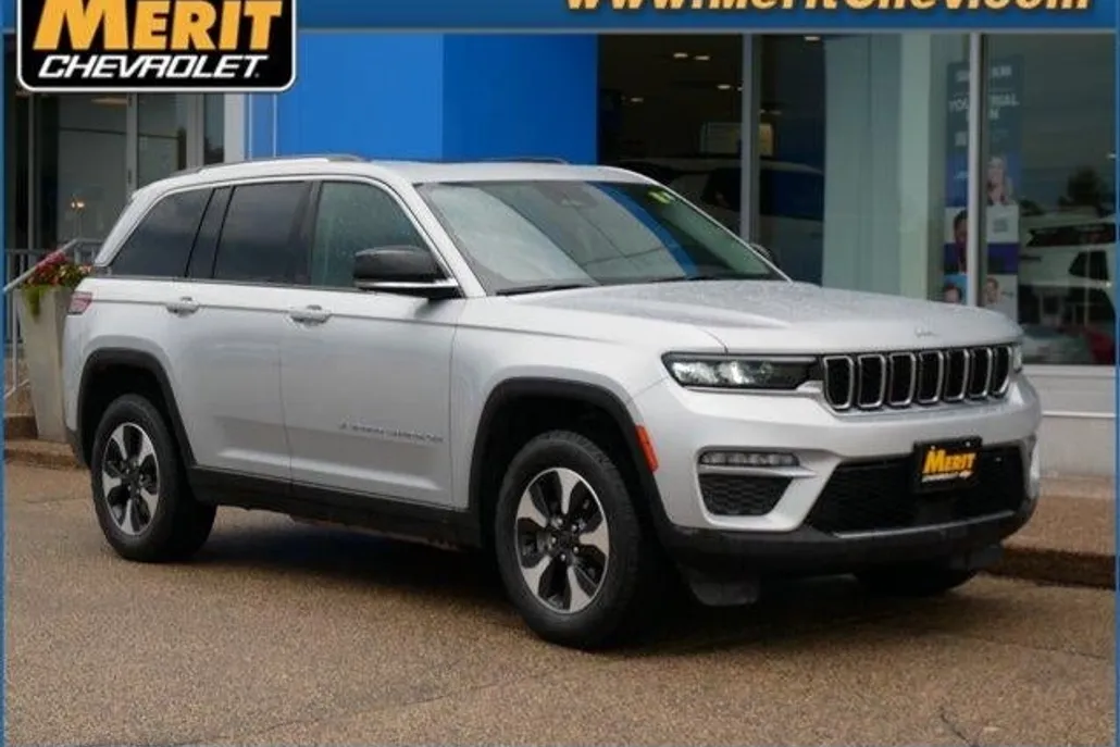 2024 Jeep Cherokee Limited 4xe photo 1