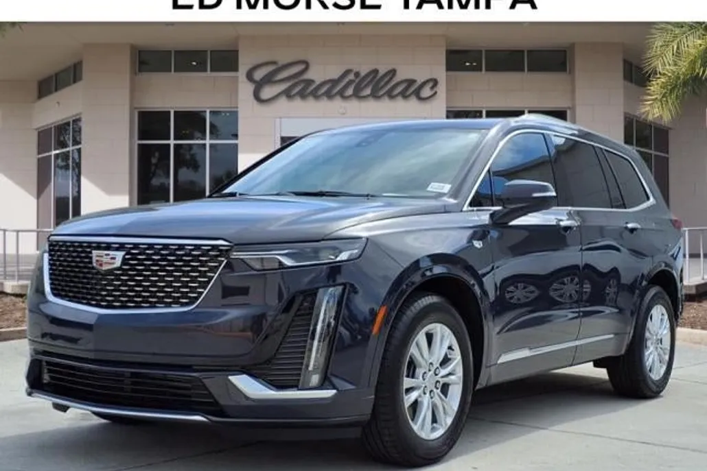 2025 Cadillac XT6 Luxury photo 1