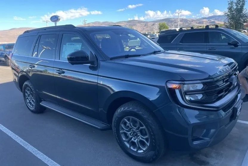 2025 Ford Expedition photo 1