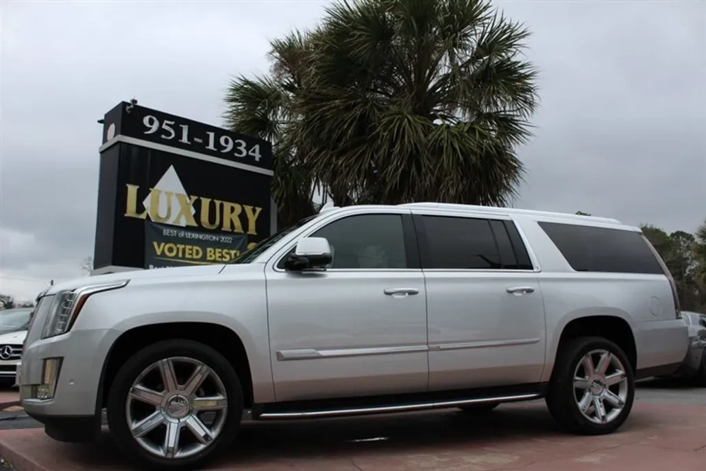 2018 Cadillac Escalade ESV Luxury photo 1