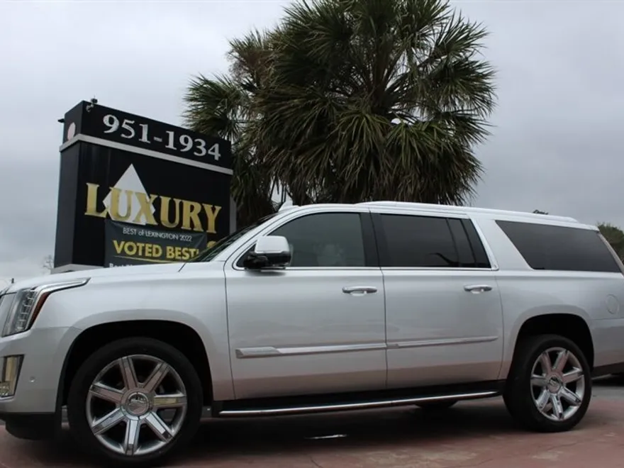 2018 Cadillac Escalade ESV Luxury photo 1