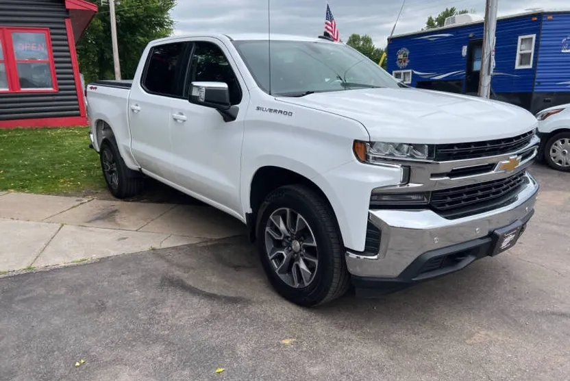 2022 Chevrolet Silverado 1500 LT photo 1