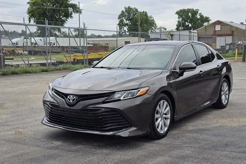 2018 Toyota Camry XLE photo 1