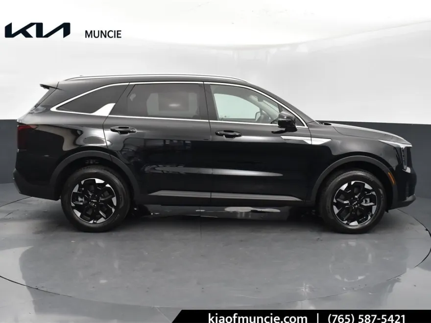2025 Kia Sorento S photo 1