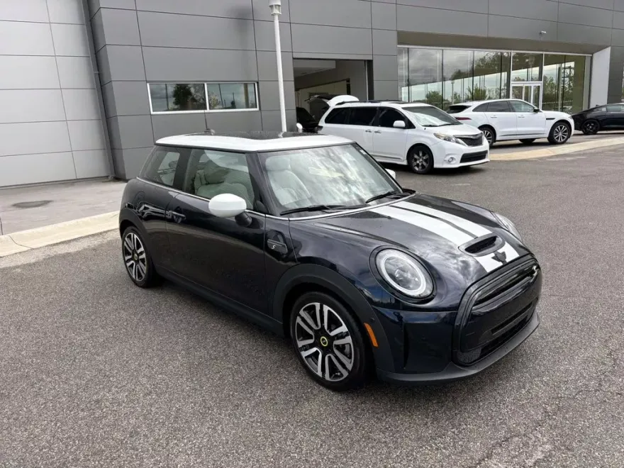 2022 Mini Cooper SE Iconic photo 1