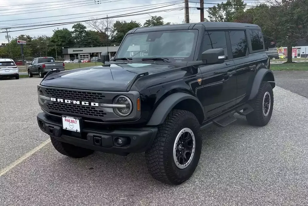 2022 Ford Bronco Badlands photo 1