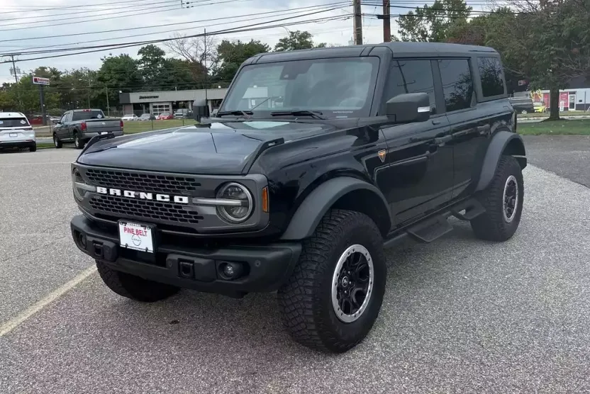 2022 Ford Bronco Badlands photo 1