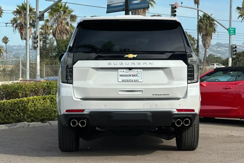 2025 Chevrolet Suburban Premier photo 1