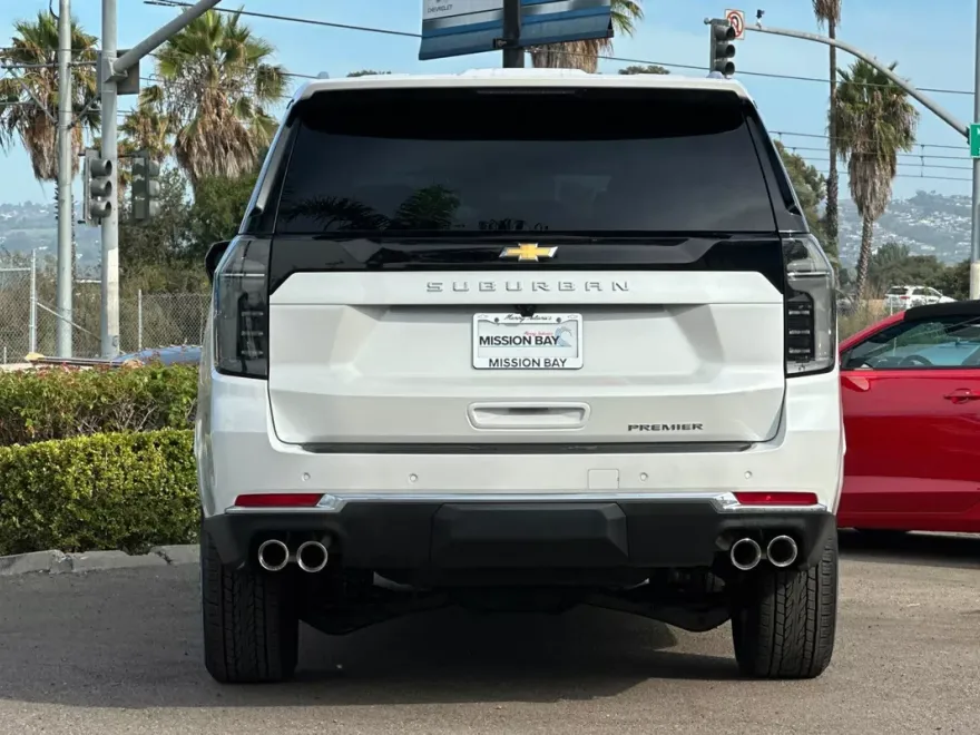 2025 Chevrolet Suburban Premier photo 1