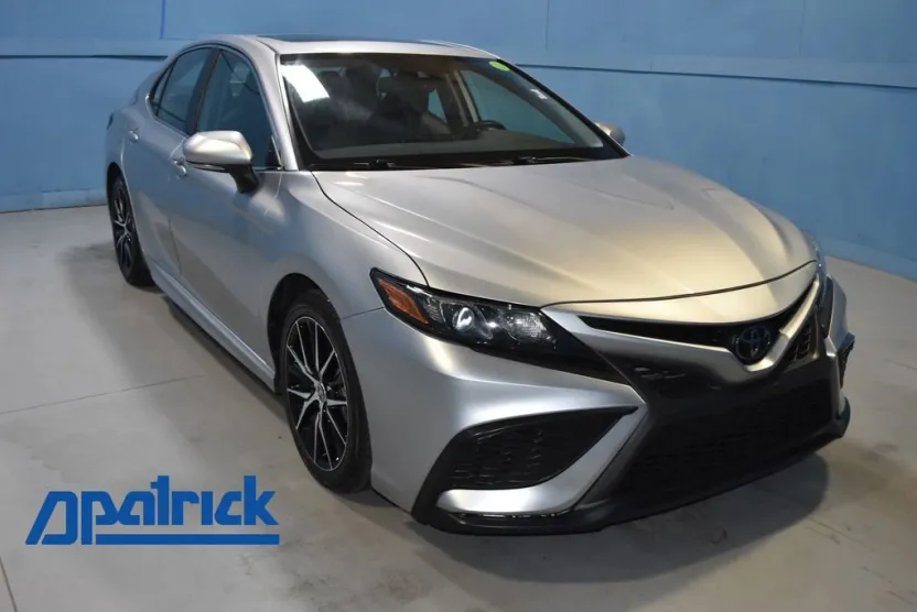 2022 Toyota Camry SE photo 1