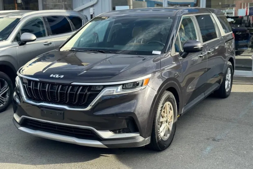 2022 Kia Carnival LXS photo 1