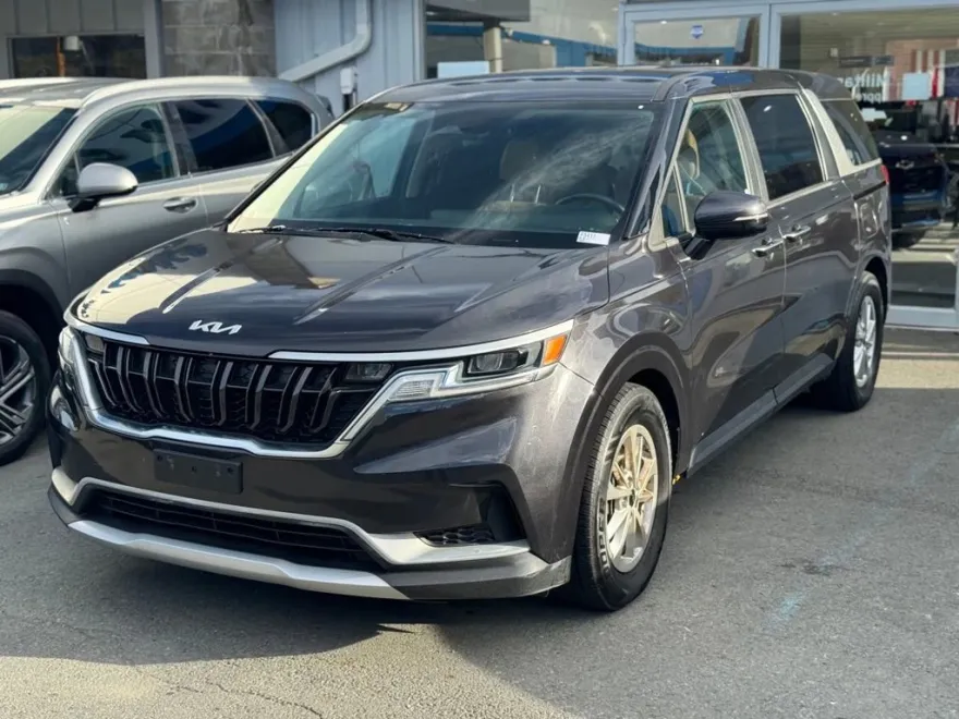 2022 Kia Carnival LXS photo 1