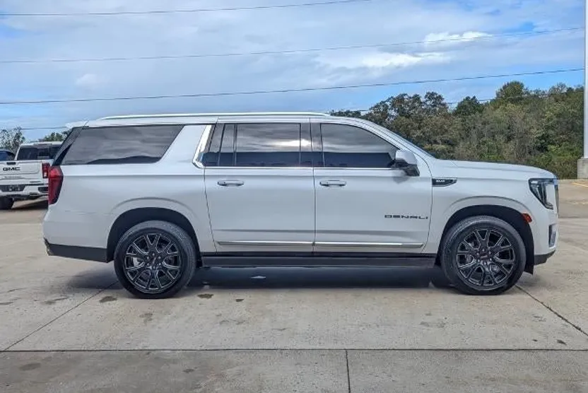 2022 Gmc Yukon XL Denali photo 1