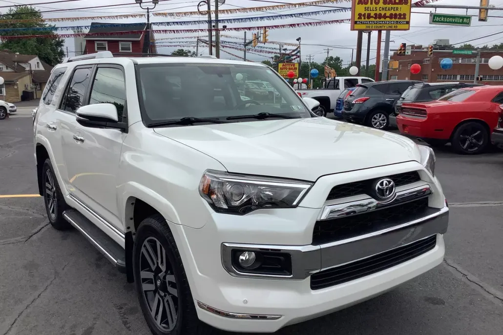 2016 Toyota 4Runner Limited photo 1