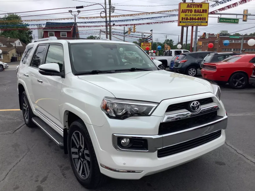 2016 Toyota 4Runner Limited photo 1