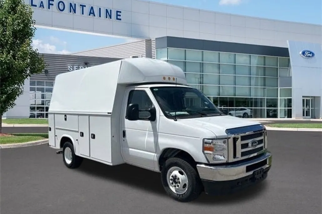 2025 Ford E-350 photo 1