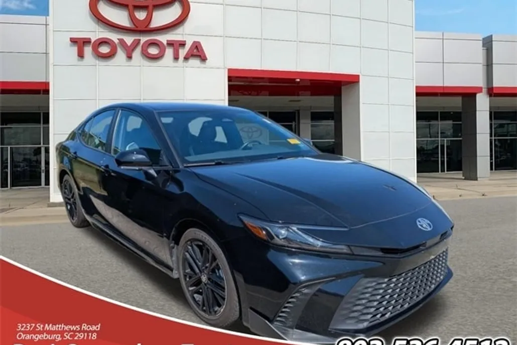 2025 Toyota Camry SE photo 1