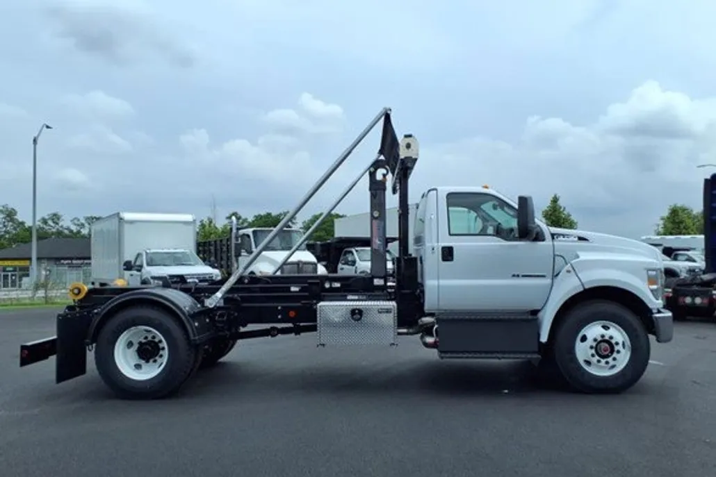 2026 Ford F-750 Base photo 1