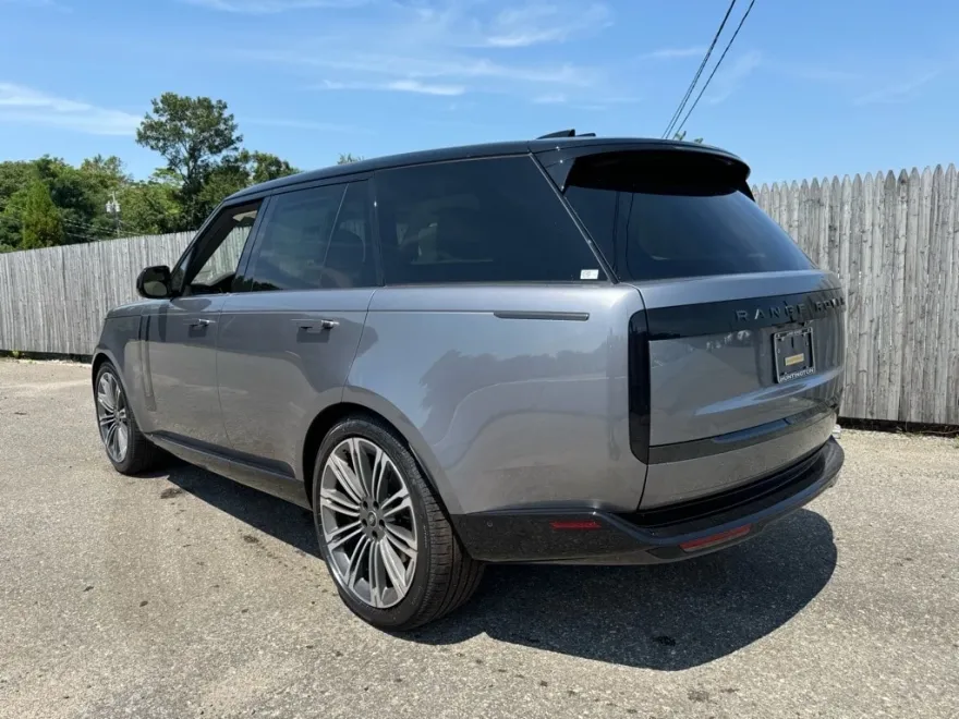 2025 Land Rover Range Rover SE photo 1