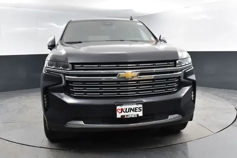 2023 Chevrolet Suburban Premier photo 1