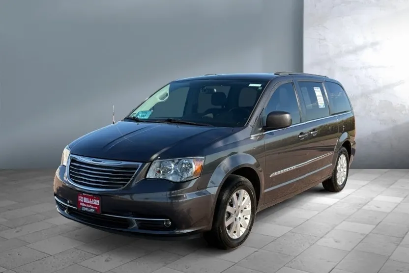 2016 Chrysler Town & Country Touring photo 1