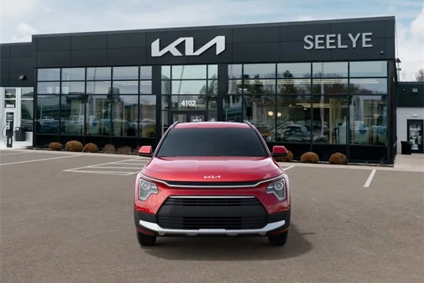 2025 Kia Niro LX photo 1