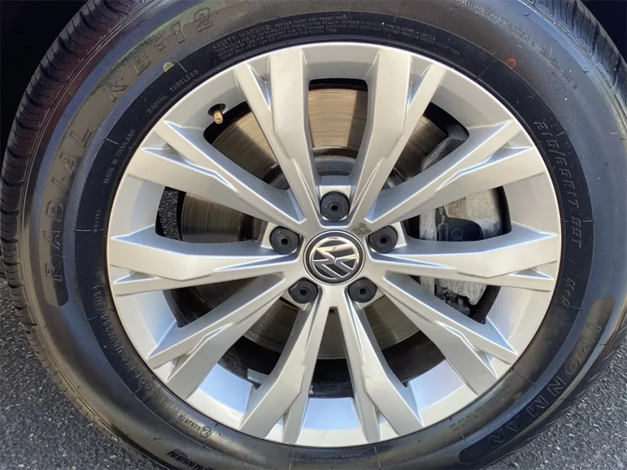 2018 Volkswagen Tiguan S photo 1