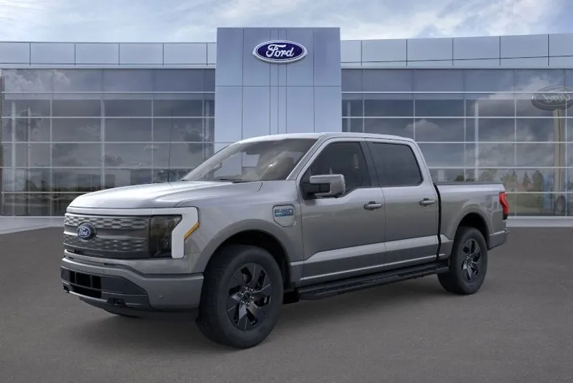 2025 Ford F-150 Lightning Lariat photo 1