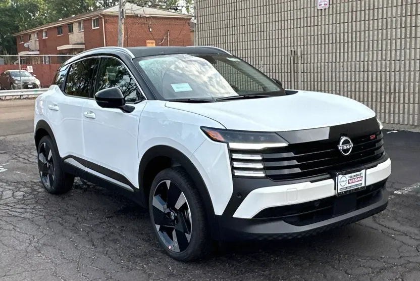 2025 Nissan Kicks SR photo 1